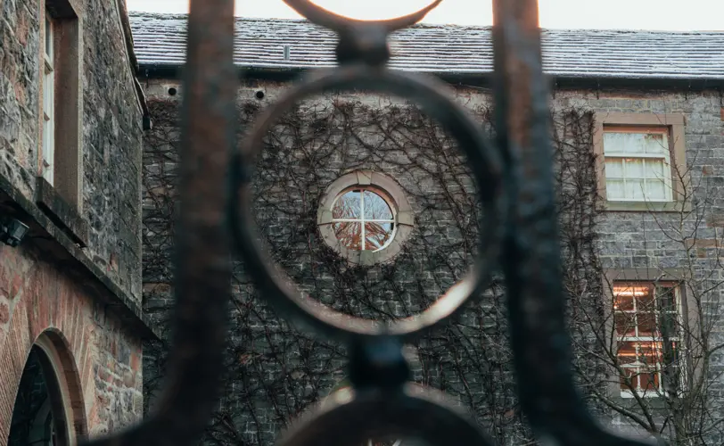 Beyondly-estate-circle-lens-window