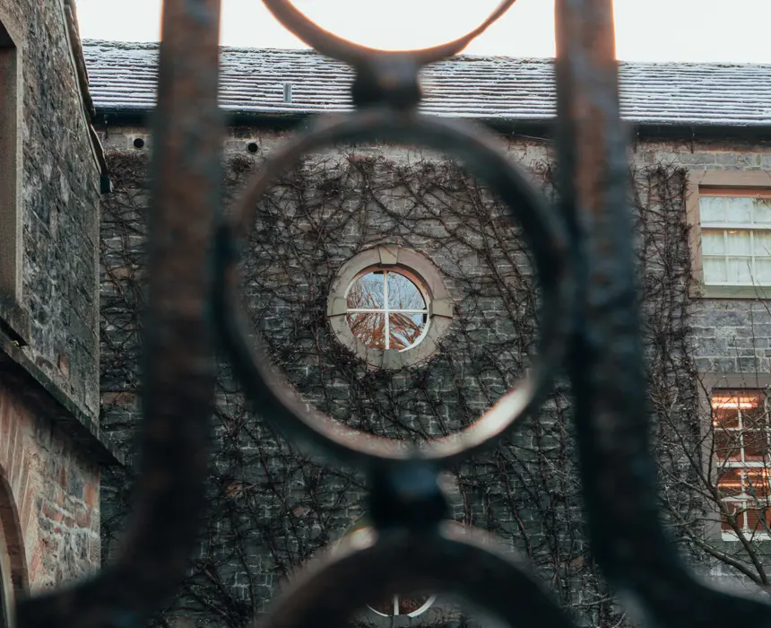 Beyondly-estate-circle-lens-window
