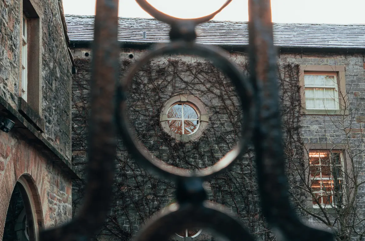 Beyondly-estate-circle-lens-window